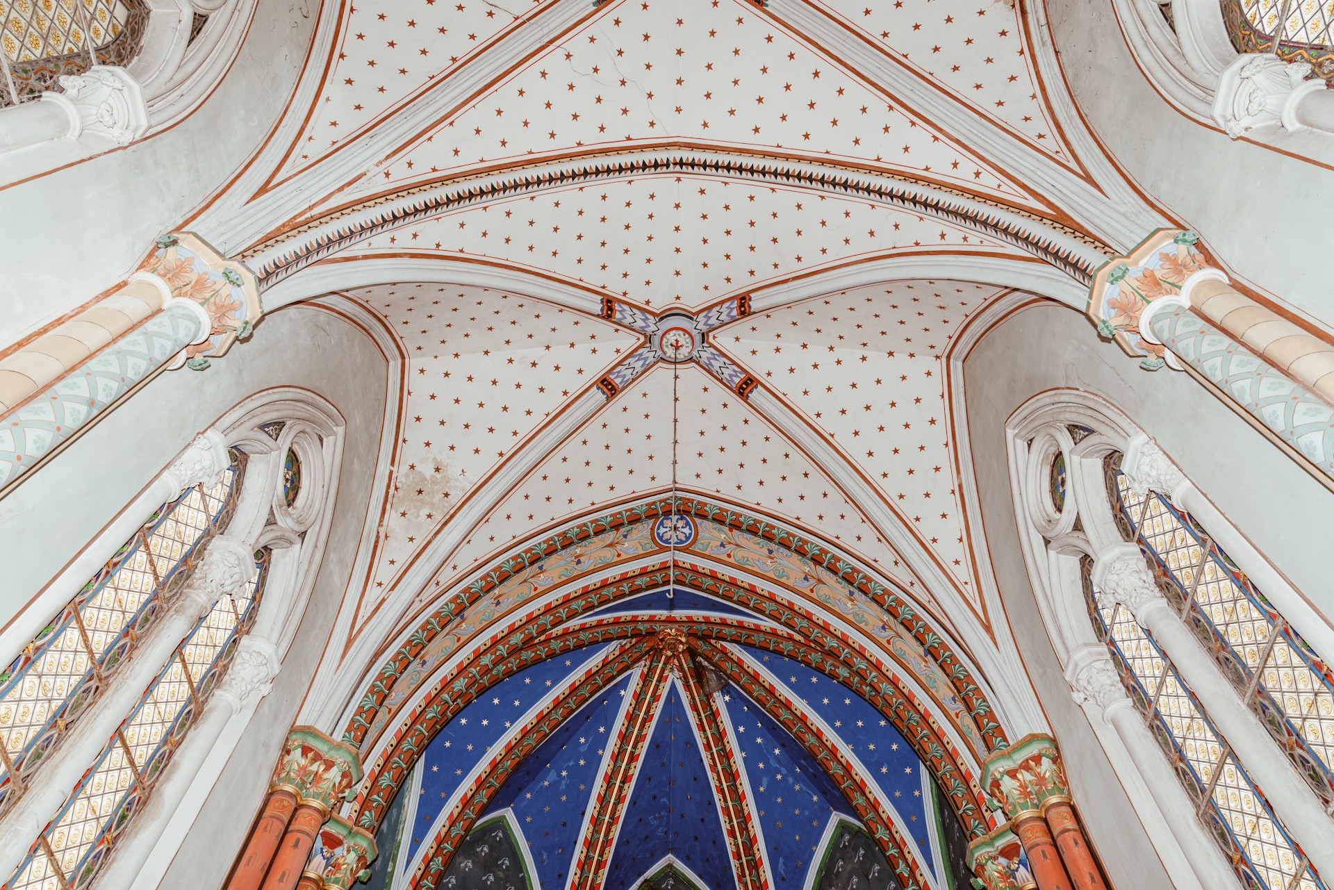 Intérieur de la chapelle privée Saint-Denis du Château Darcy